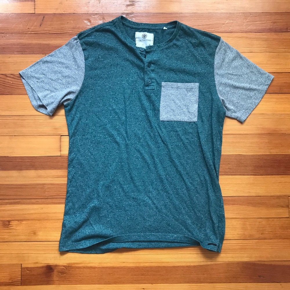 ON THE BYAS Men Medium Top